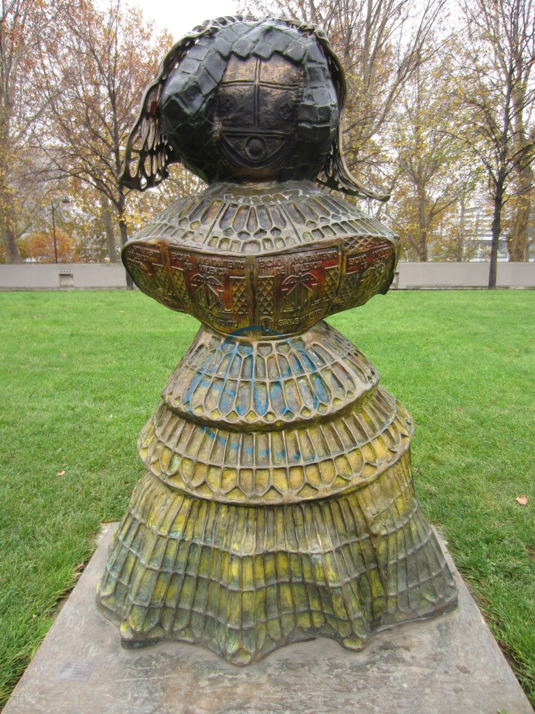 Children of the world sculptures by Rachid Khimoune in Bercy Park Paris