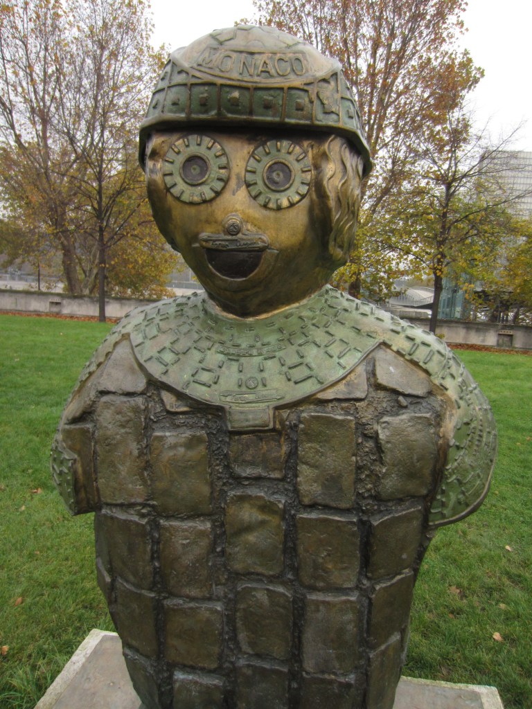 Children of the world sculptures by Rachid Khimoune in Bercy Park Paris