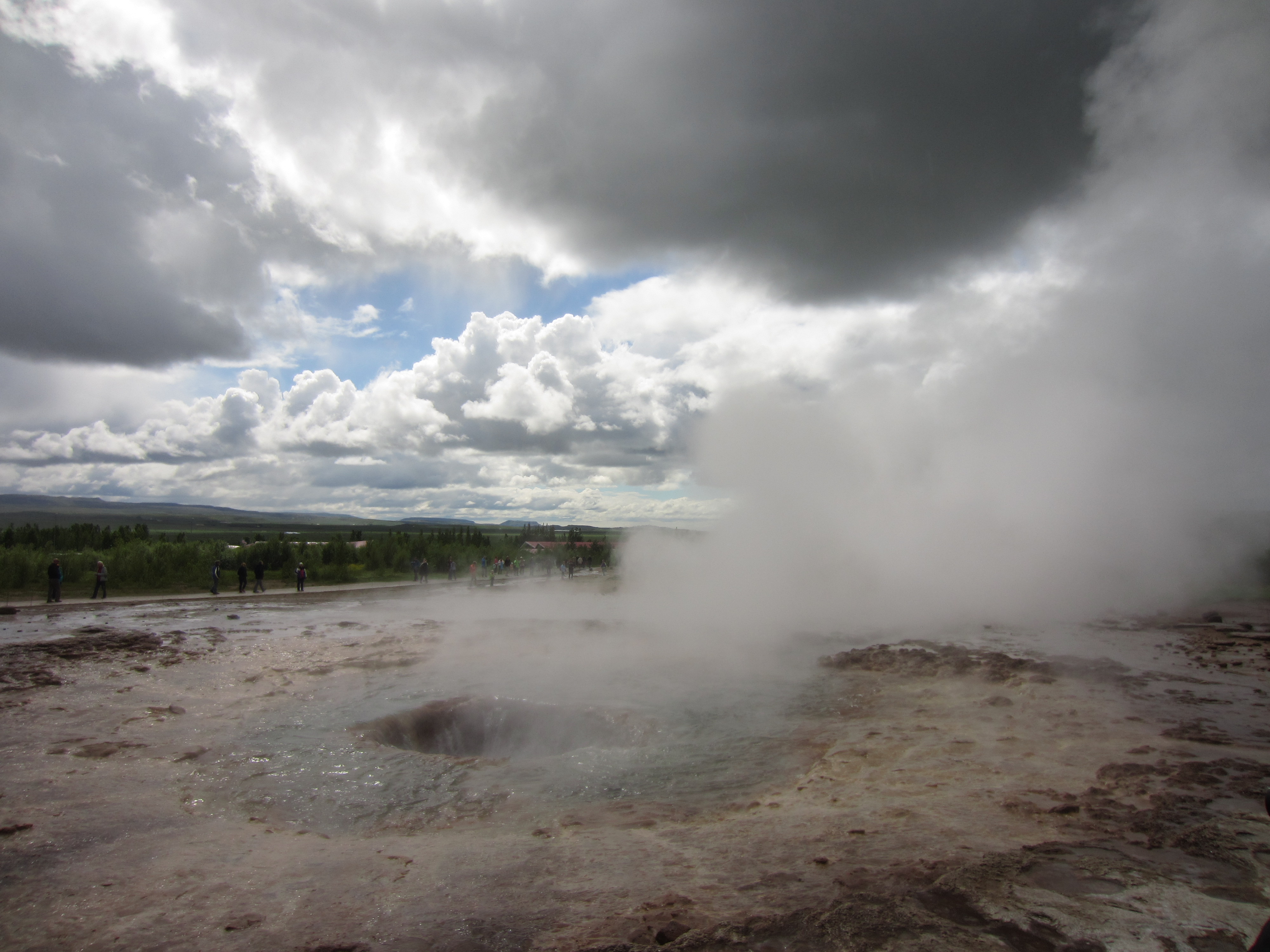 a geysir hole refills after an explosion